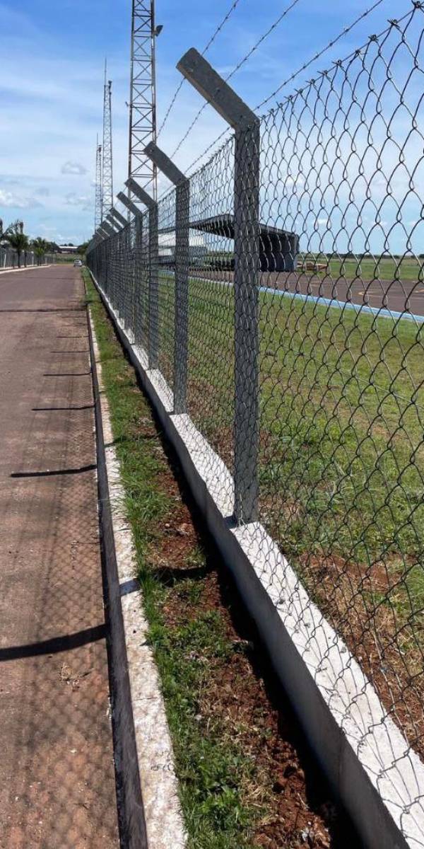 prefeitura-de-agua-boa-conclui-obra-de-troca-do-cercamento-do-aeroporto-municipal (5).jpeg